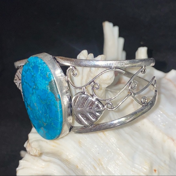 Sale - Turquoise Natural Gemstone handcrafted cuff - Picture 4 of 6